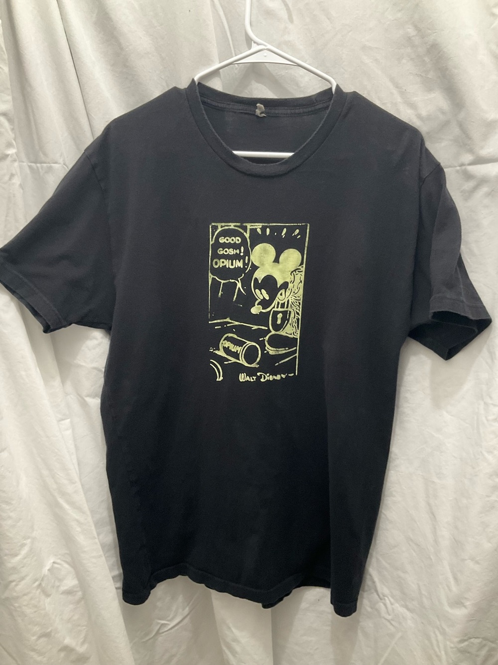 Rare Walt Disney opium men’s small tee